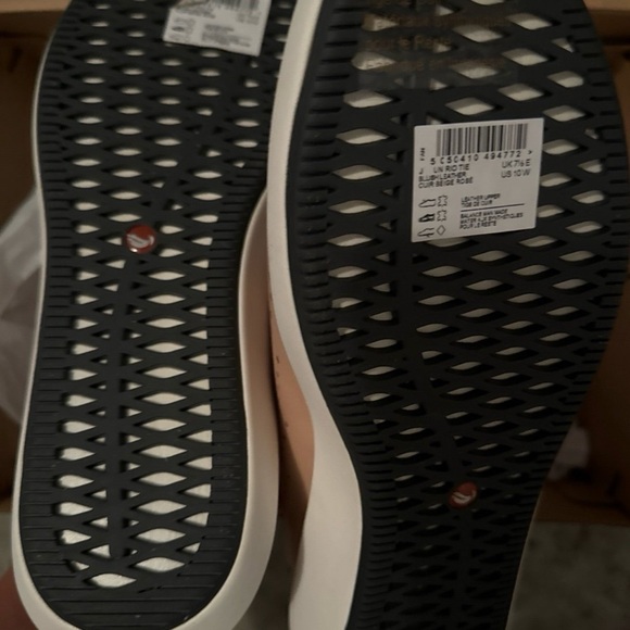 NEW Clarks blush leather sneakers - Picture 2 of 3